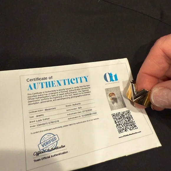 Louis Vuitton Essential V Ring Size 7/M - Picture 13 of 16